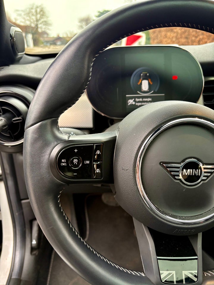 MINI Cooper SE Maximise 3d