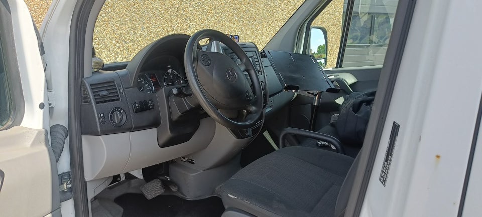 Mercedes Sprinter 319 3,0 CDi R2 Kassevogn 5d