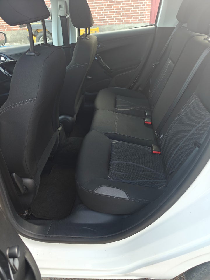 Peugeot 208 1,2 VTi 82 Active Navigator 5d