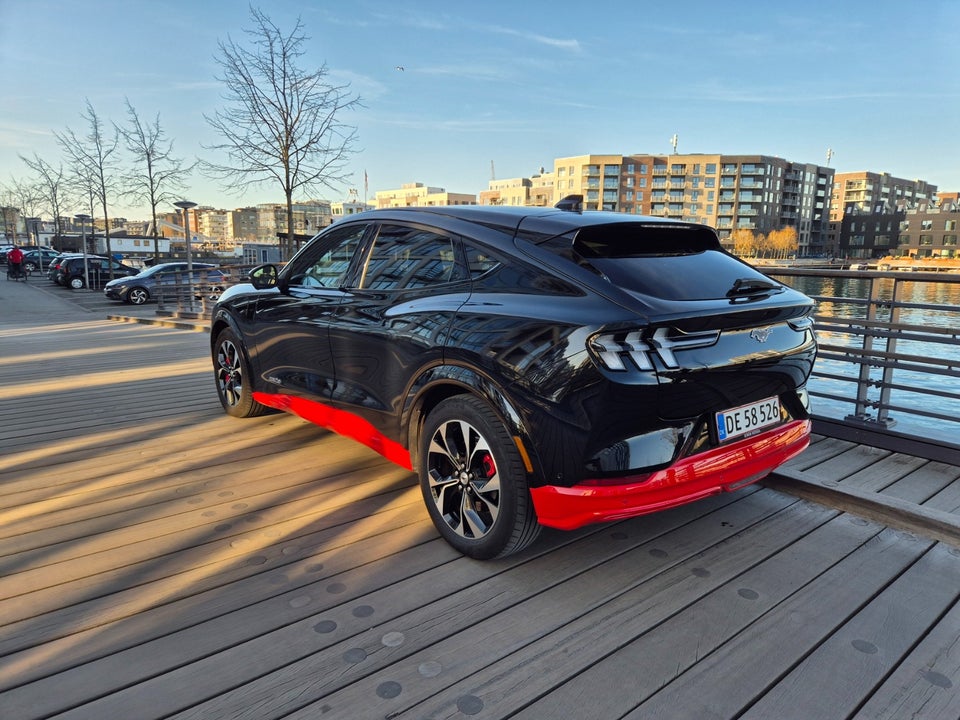 Ford Mustang Mach-E 88 Extended Range AWD 5d