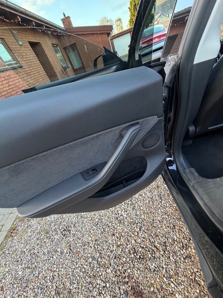 Tesla Model Y Long Range AWD 5d