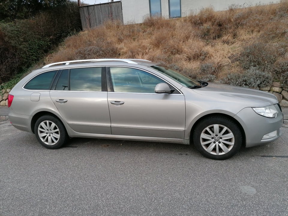 Skoda Superb 2,0 TDi 140 Elegance Combi 5d