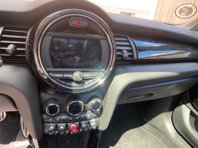 MINI Cooper 1,5 Essential 5d