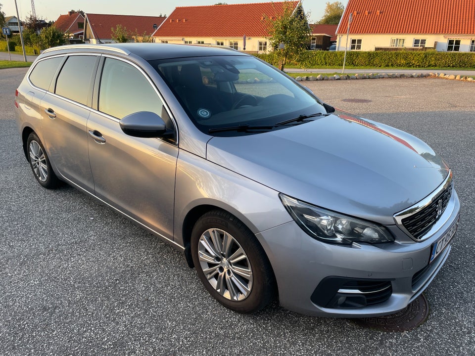 Peugeot 308 1,5 BlueHDi 130 Allure+ SW 5d