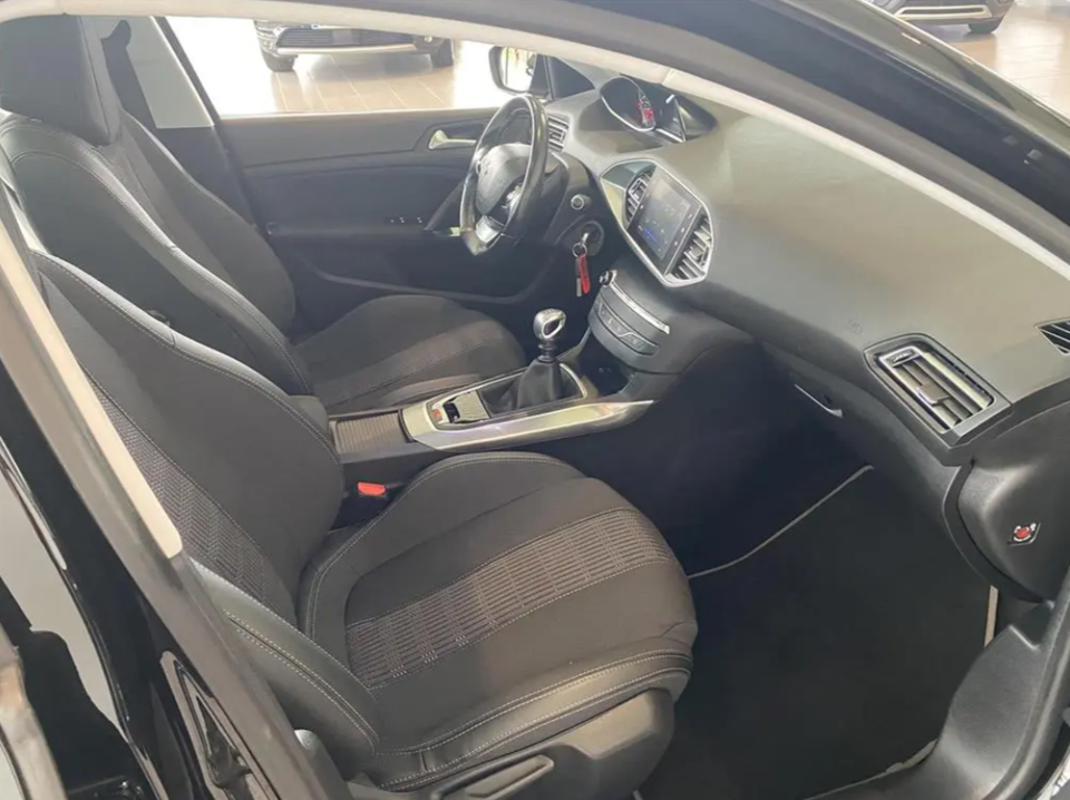 Peugeot 308 1,2 e-THP 130 Selection Sky SW 5d