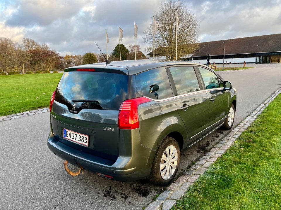 Peugeot 5008 1,6 HDi 110 Premium 7prs 5d