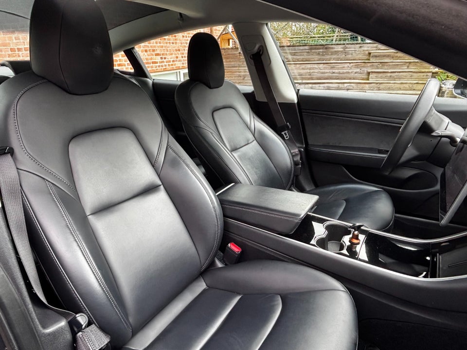 Tesla Model 3 Standard Range+ RWD 4d