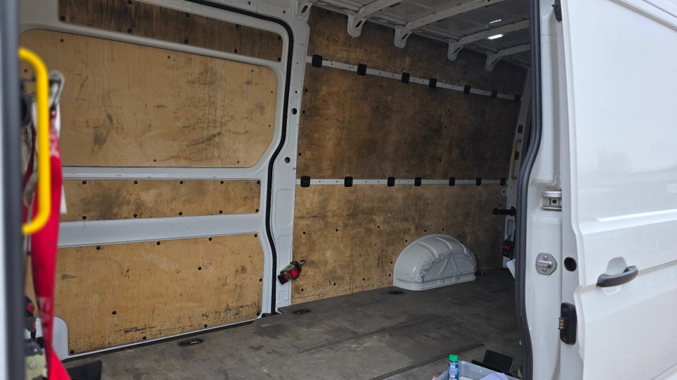 VW Crafter 35 2,0 TDi 177 Kassevogn L3H3 aut.