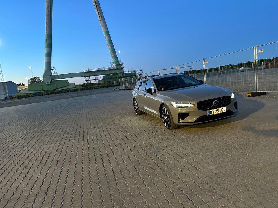 Volvo V60 2,0 T6 ReCharge Ultimate Dark aut. AWD 5d