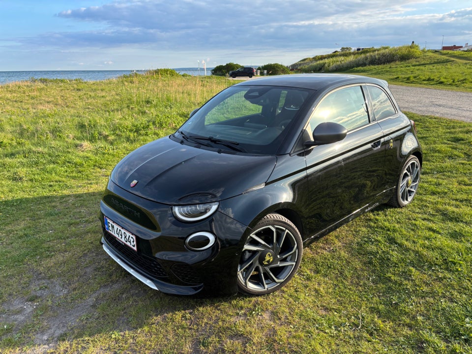 Abarth 500e Scorpionissima 3d