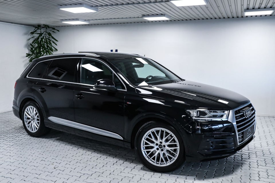 Audi Q7 3,0 TDi 272 S-line quattro Tiptr. 7prs 5d