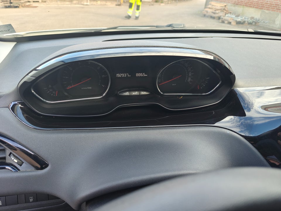 Peugeot 208 1,2 VTi 82 Active Navigator 5d