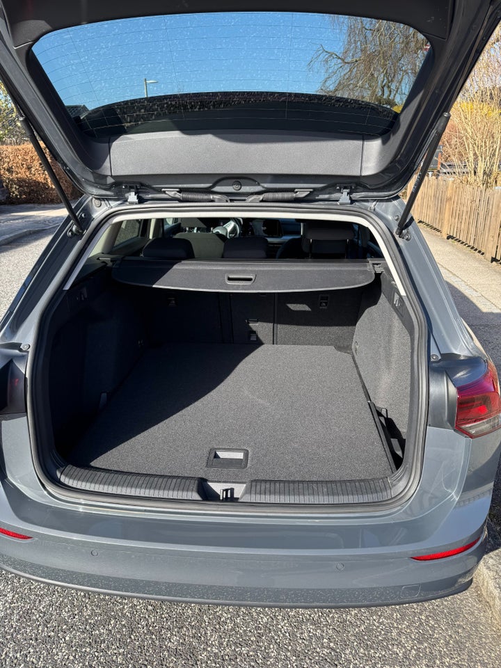 VW Golf VIII 1,5 eTSi 130 Life Variant DSG 5d