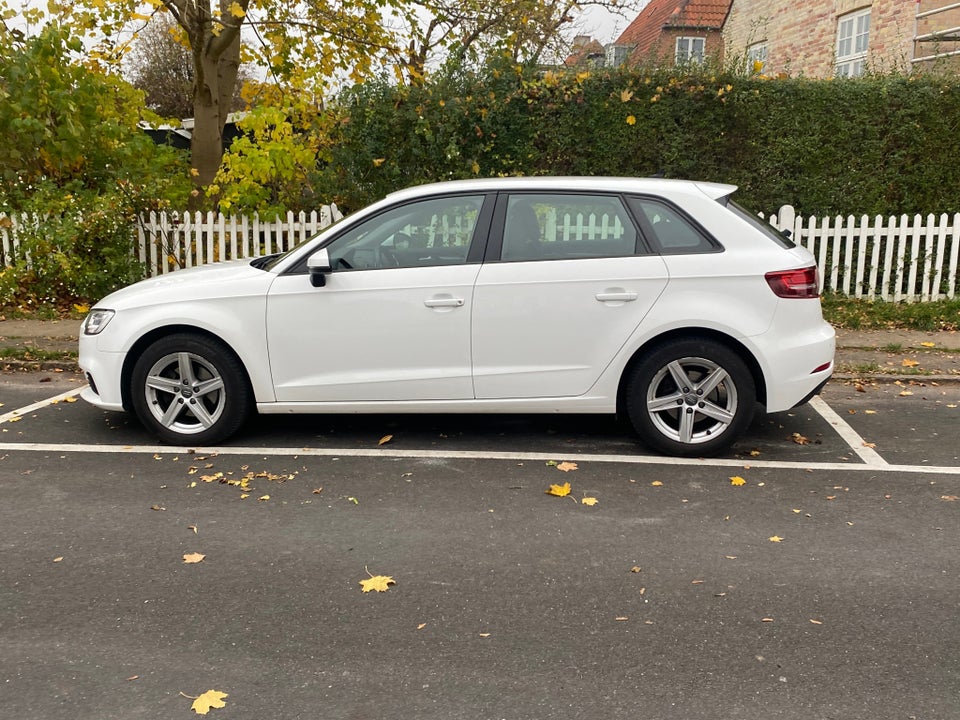 Audi A3 30 TFSi Sport Sportback 5d