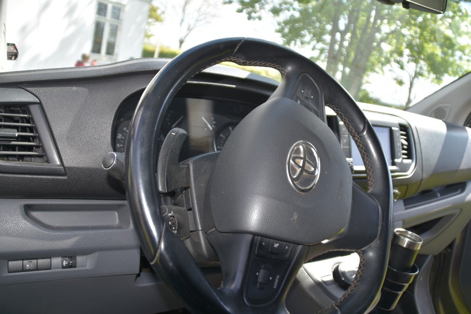 Toyota ProAce 2,0 D 122 Medium Comfort Master aut. 5d