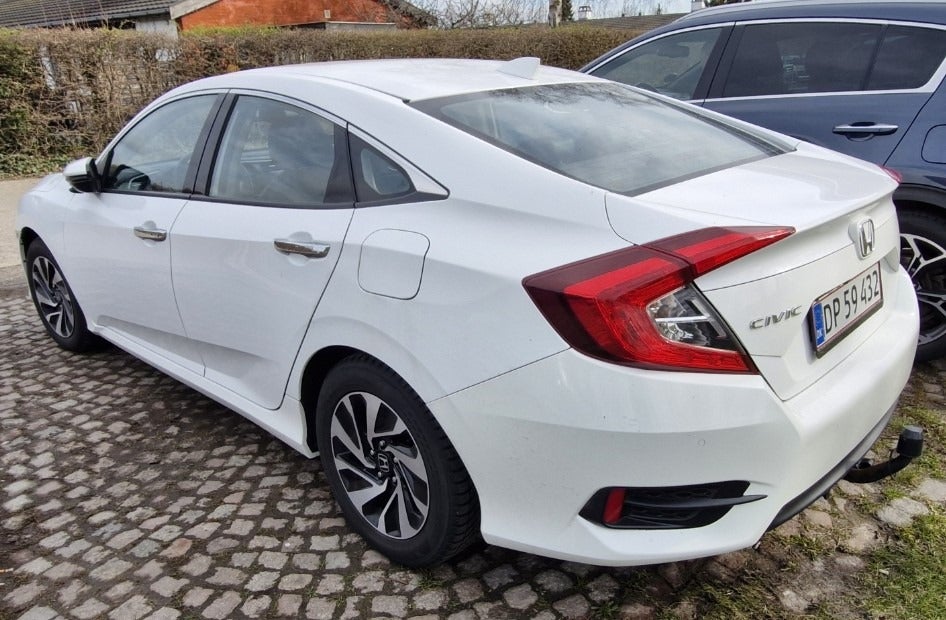 Honda Civic 1,6 i-DTEC Executive 4d