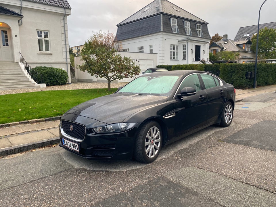 Jaguar XE 2,0 D180 Prestige aut. 4d