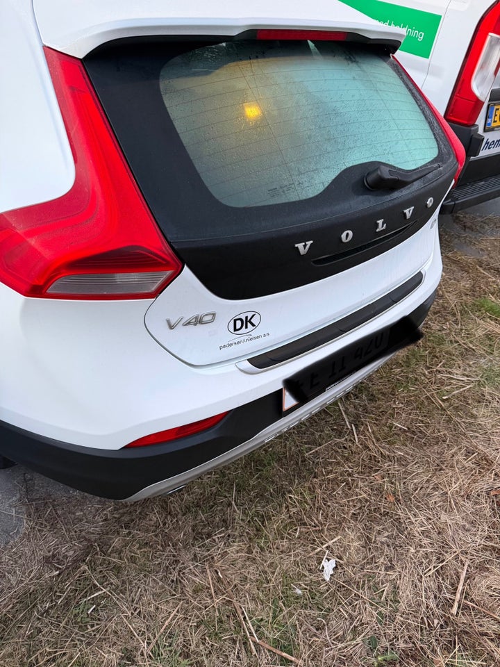 Volvo V40 CC 2,0 D3 150 Momentum 5d