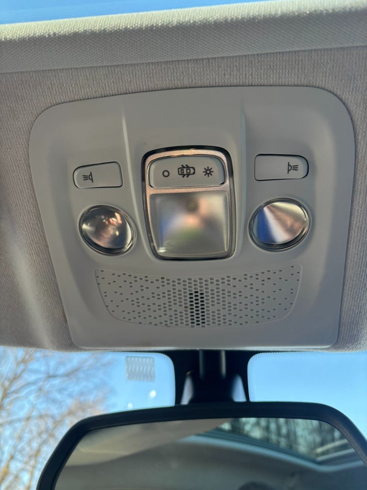 Peugeot 208 1,6 BlueHDi 100 Selection Sky 5d