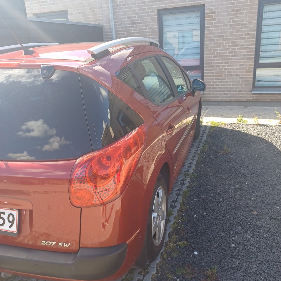 Peugeot 207 1,6 HDi 110 Premium 5d