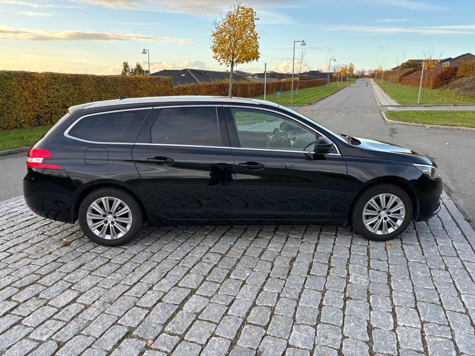 Peugeot 308 1,5 BlueHDi 130 Selection Sky SW 5d