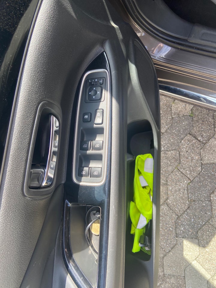 Mitsubishi Outlander 2,4 PHEV Intense CVT 4WD 5d