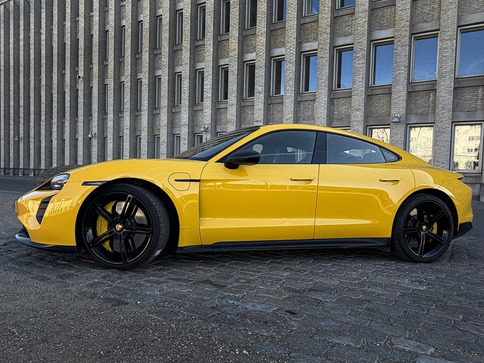 Porsche Taycan Turbo S Performance+ 4d