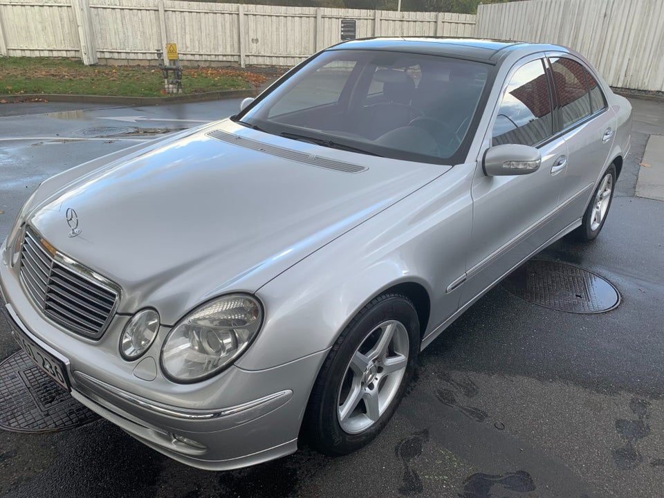 Mercedes E320 3,2 Avantgarde aut. 4d