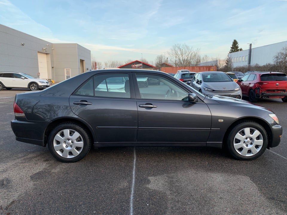 Lexus IS200 2,0 aut. 4d