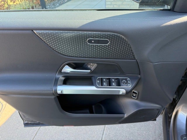 Mercedes EQB300 Progressive Advance Plus 4Matic 5d