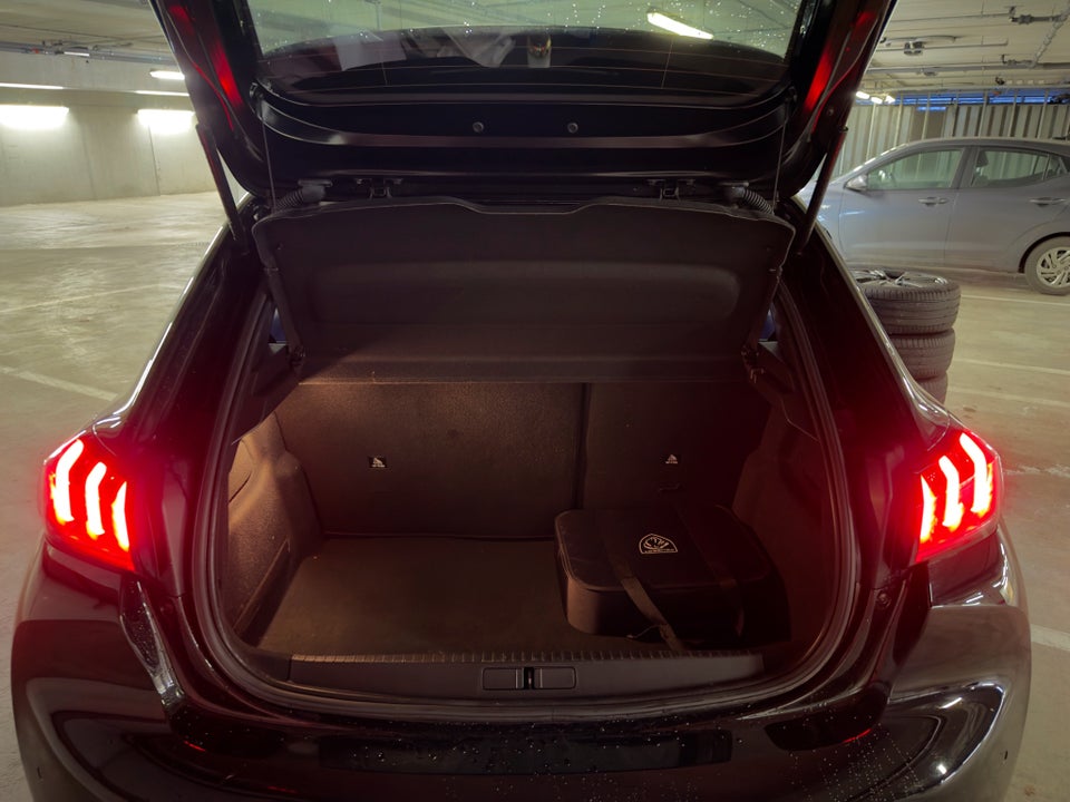 Peugeot e-208 50 GT 5d