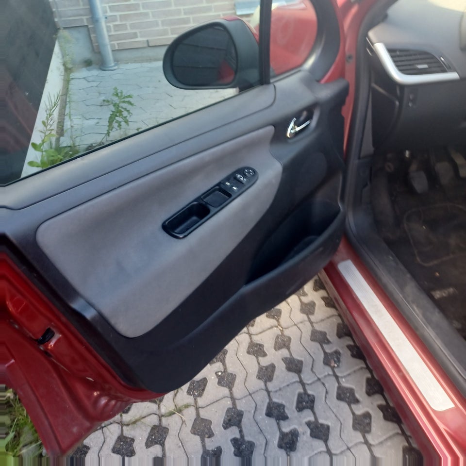 Peugeot 207 1,6 HDi 110 Premium 5d