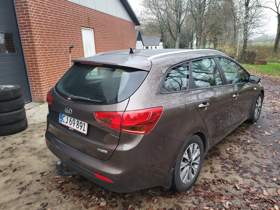 Kia Ceed 1,6 CRDi 136 Attraction SW 5d