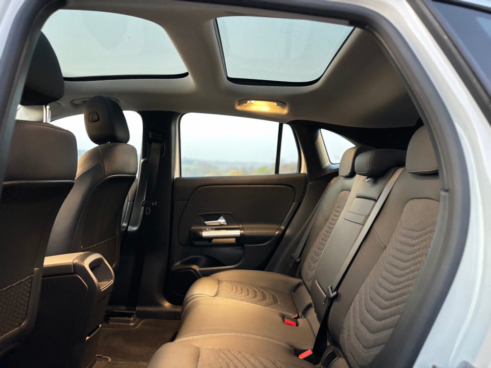 Mercedes EQA300 Progressive 4Matic 5d