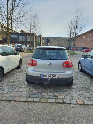 VW Golf V 1,9 TDi Trendline Diesel modelår 2005 km 404000 Gråmetal ABS airbag service ok none, Træk,