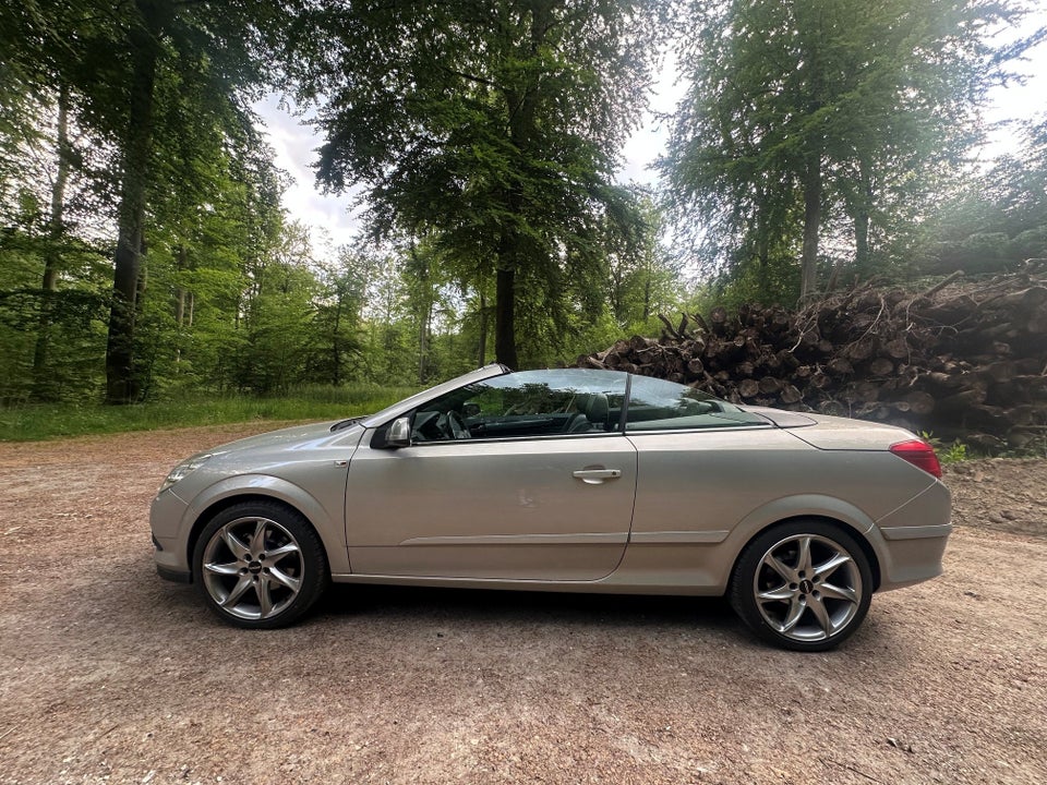 Opel Astra 2,0 Turbo TwinTop 2d