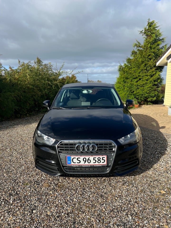 Audi A1 1,6 TDi 90 Attraction Sportback 5d