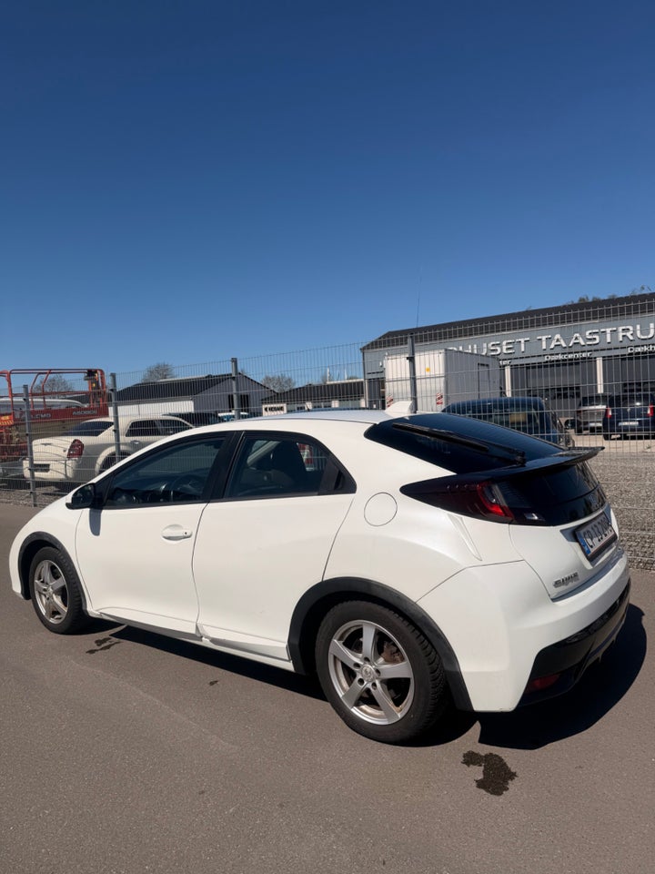 Honda Civic 1,6 i-DTEC Elegance 5d