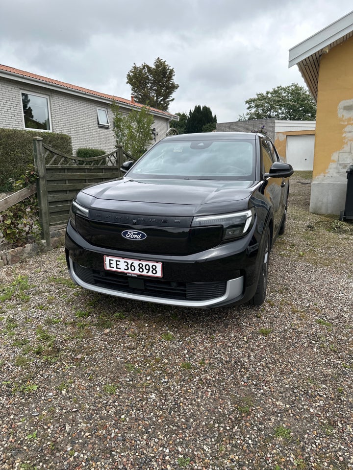 Ford Explorer 82 Premium Extended Range 5d