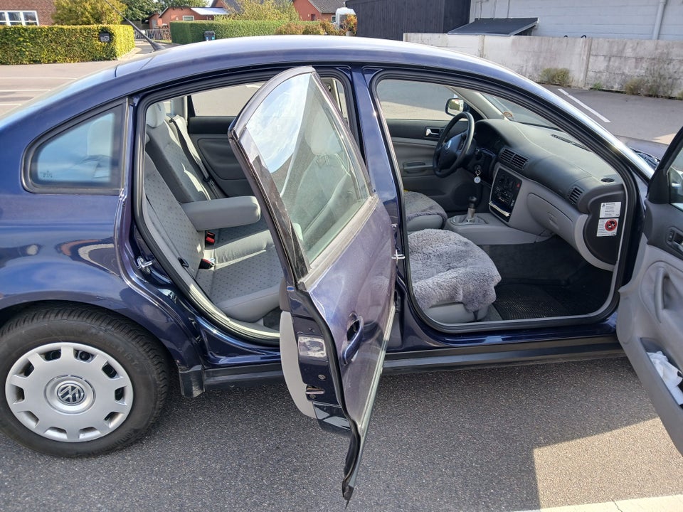 VW Passat 1,6 Comfortline 4d