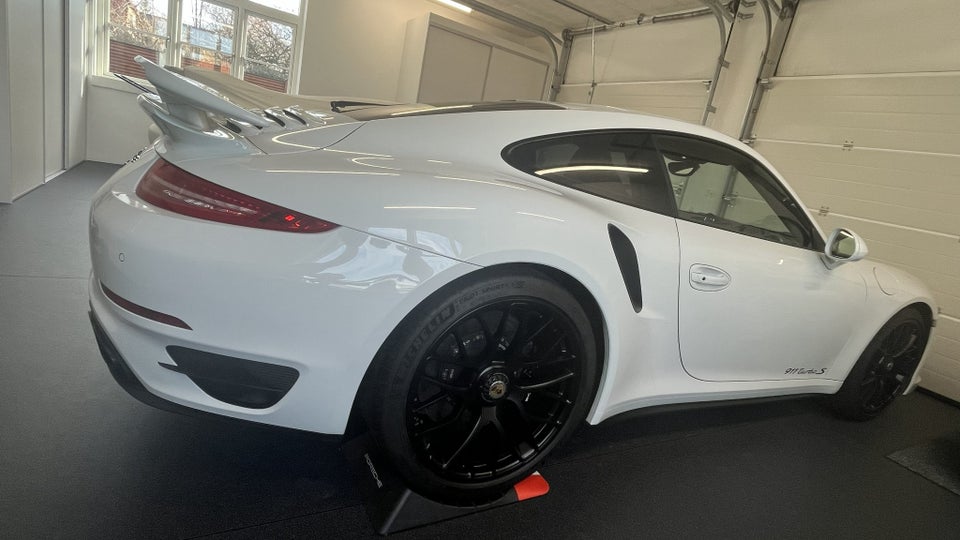 Porsche 911 Turbo S 3,8 Coupé PDK 2d
