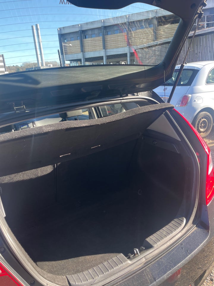 Hyundai i30 1,6 CRDi 90 Blue Drive 5d