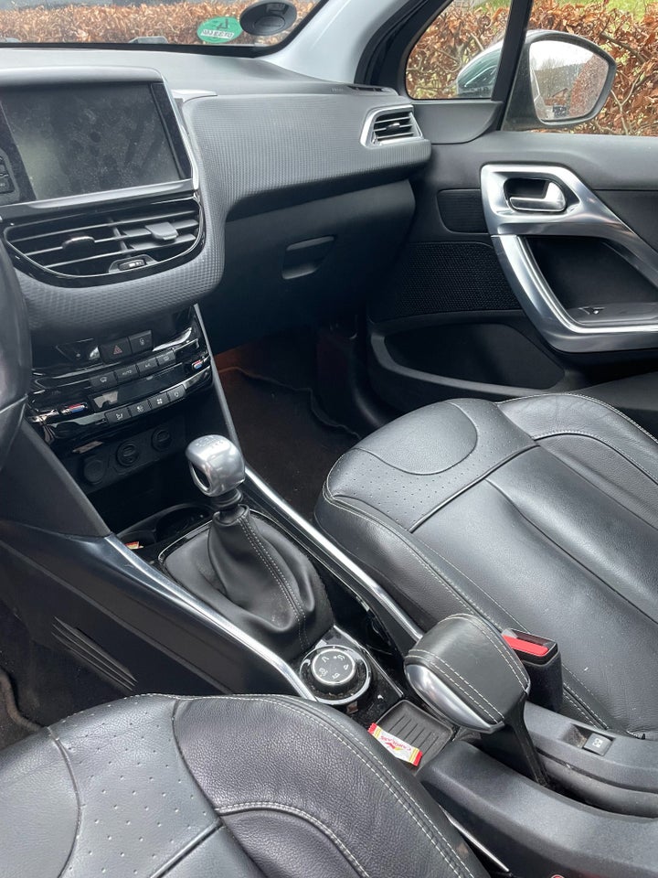 Peugeot 2008 1,6 e-HDi 114 Allure Sky 5d