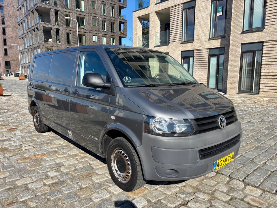 VW Transporter 2,0 TDi 102 Kassevogn lang
