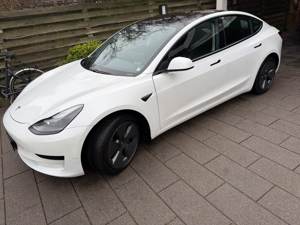 Tesla Model 3 Standard Range+ RWD 4d