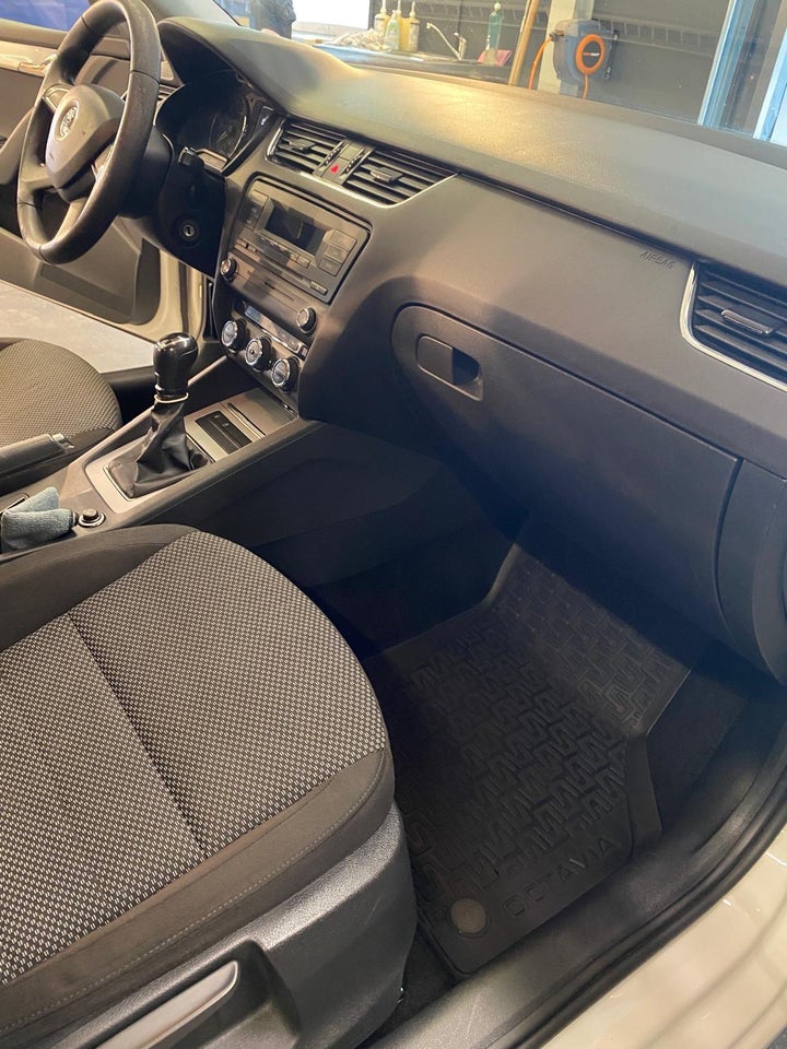 Skoda Octavia 1,6 TDi 105 Active 5d
