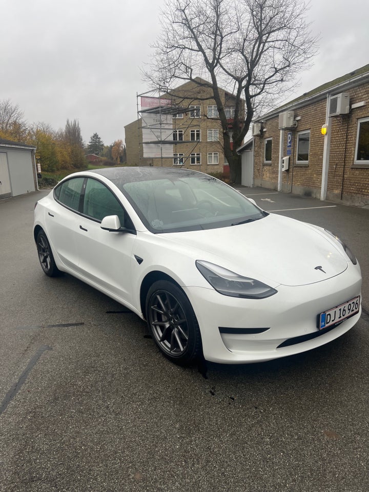 Tesla Model 3 Standard Range+ RWD 4d