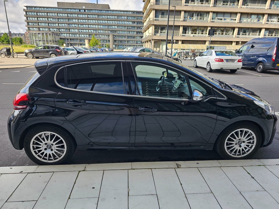 Peugeot 208 1,6 BlueHDi 100 Allure Sky 5d