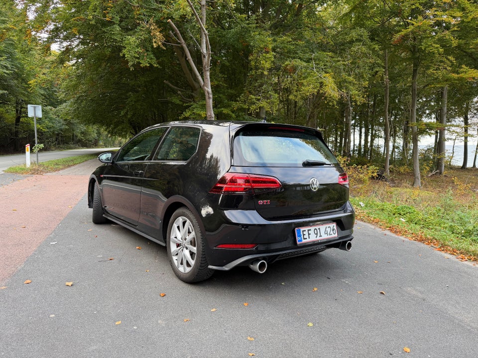 VW Golf VII 2,0 GTi Performance DSG 5d
