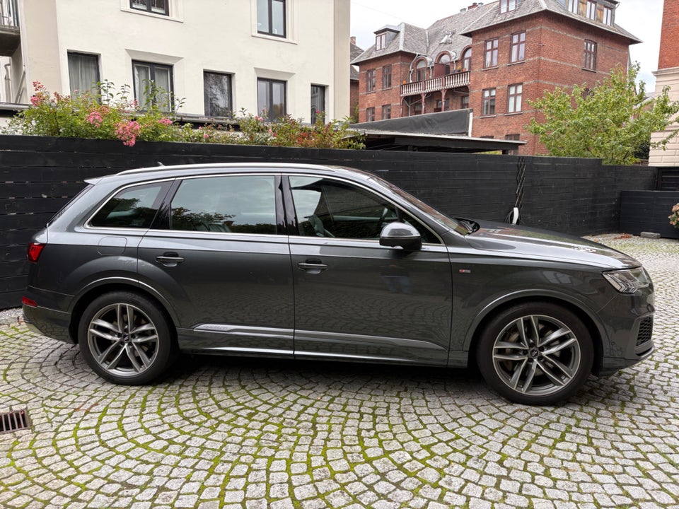 Audi Q7 55 TFSi e S-line quattro Tiptr. 5d